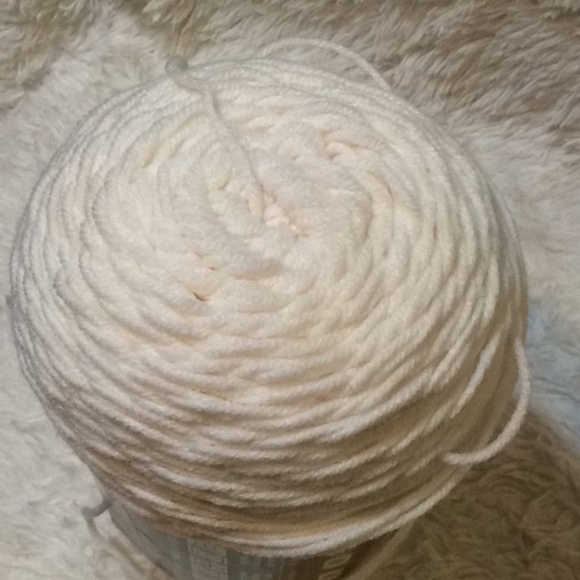 1 skein of yarn - White - Picture 5 of 7